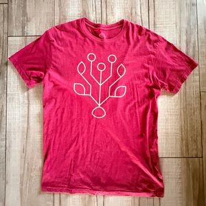 Men's Short Sleeve Graphic Tee in Deep Red